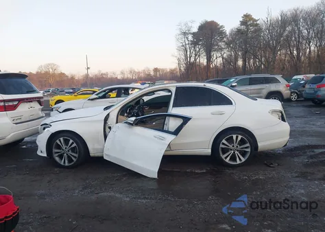 2019 Mercedes-Benz C 300 4Matic z USA, uszkodzony, nr VIN 55SWF8EB7KU301546